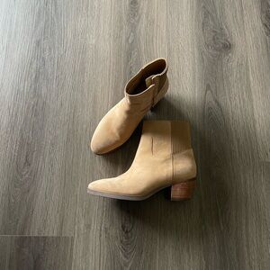 Vionic Shantelle Heeled Leather Camel Color Ankle Boots